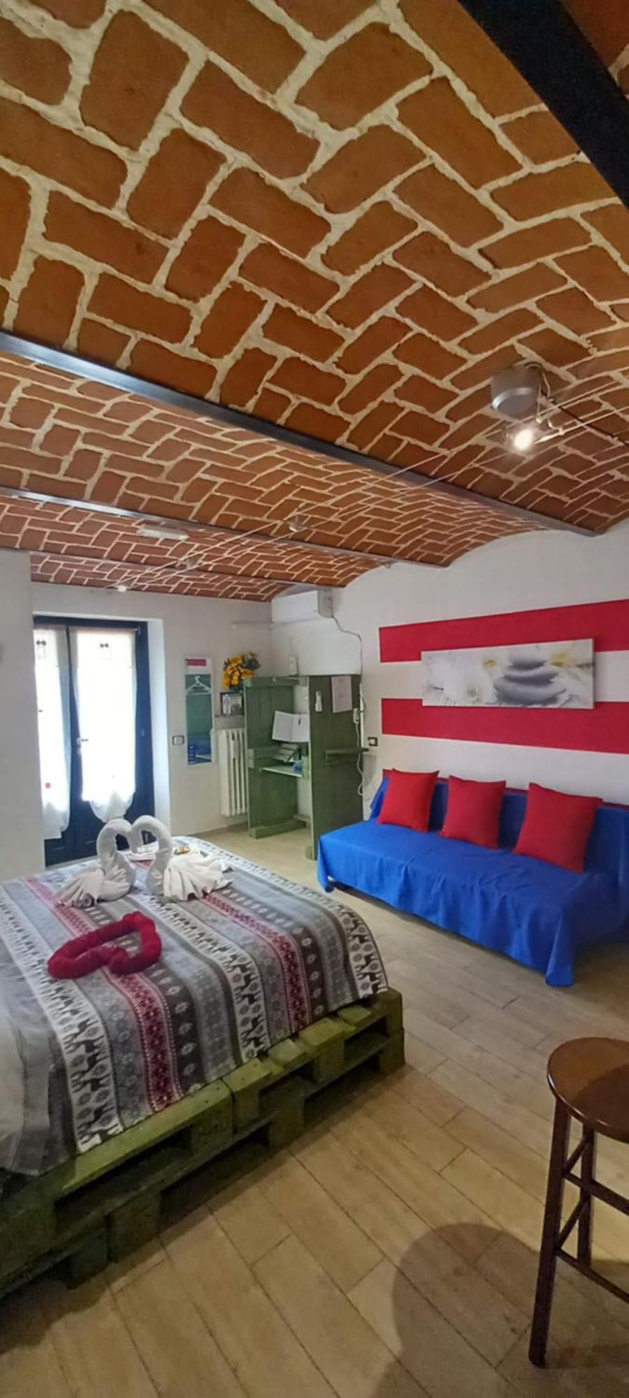 Casa Appartamento Vacanze La Fermata Delle Rondini Castello di Annone 外观 照片