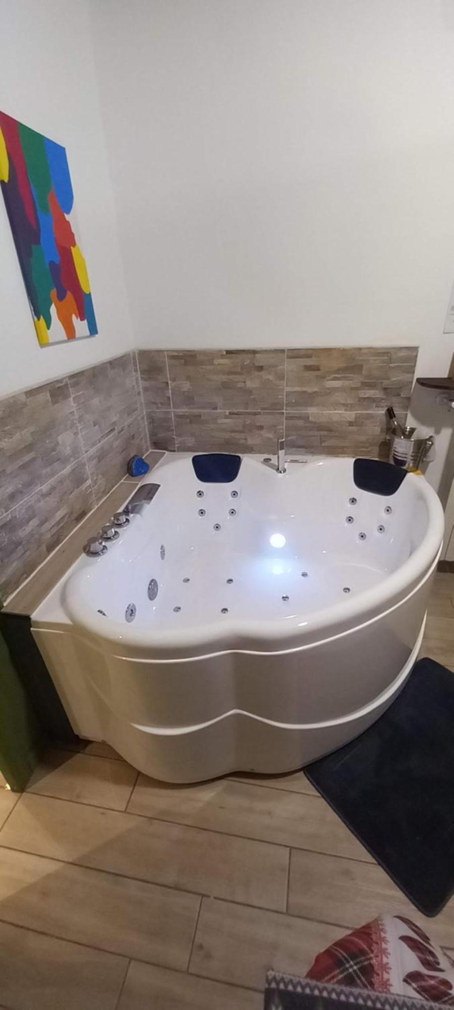 Casa Appartamento Vacanze La Fermata Delle Rondini Castello di Annone 外观 照片