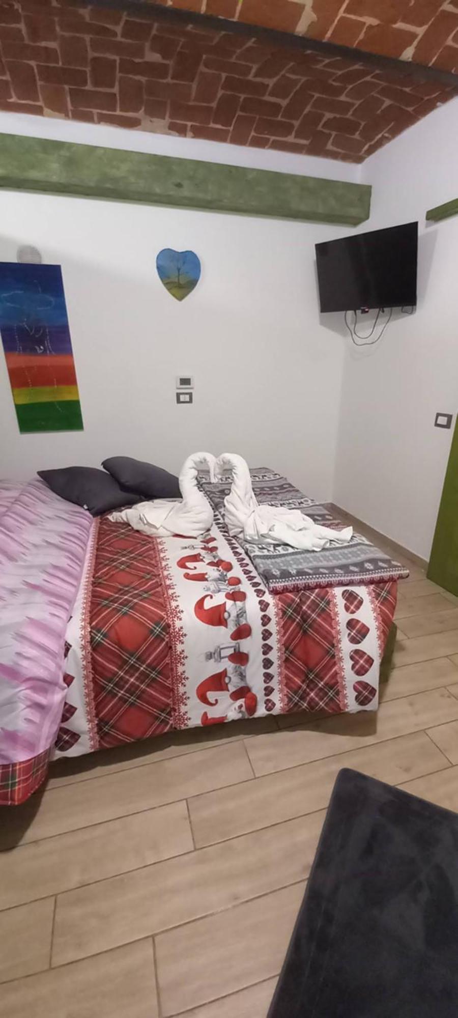 Casa Appartamento Vacanze La Fermata Delle Rondini Castello di Annone 外观 照片