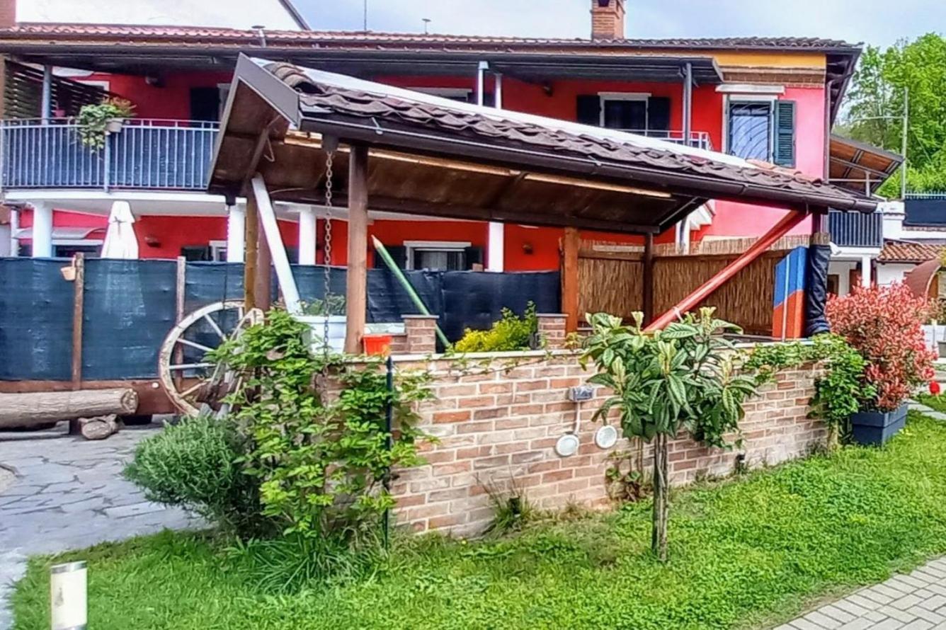 Casa Appartamento Vacanze La Fermata Delle Rondini Castello di Annone 外观 照片